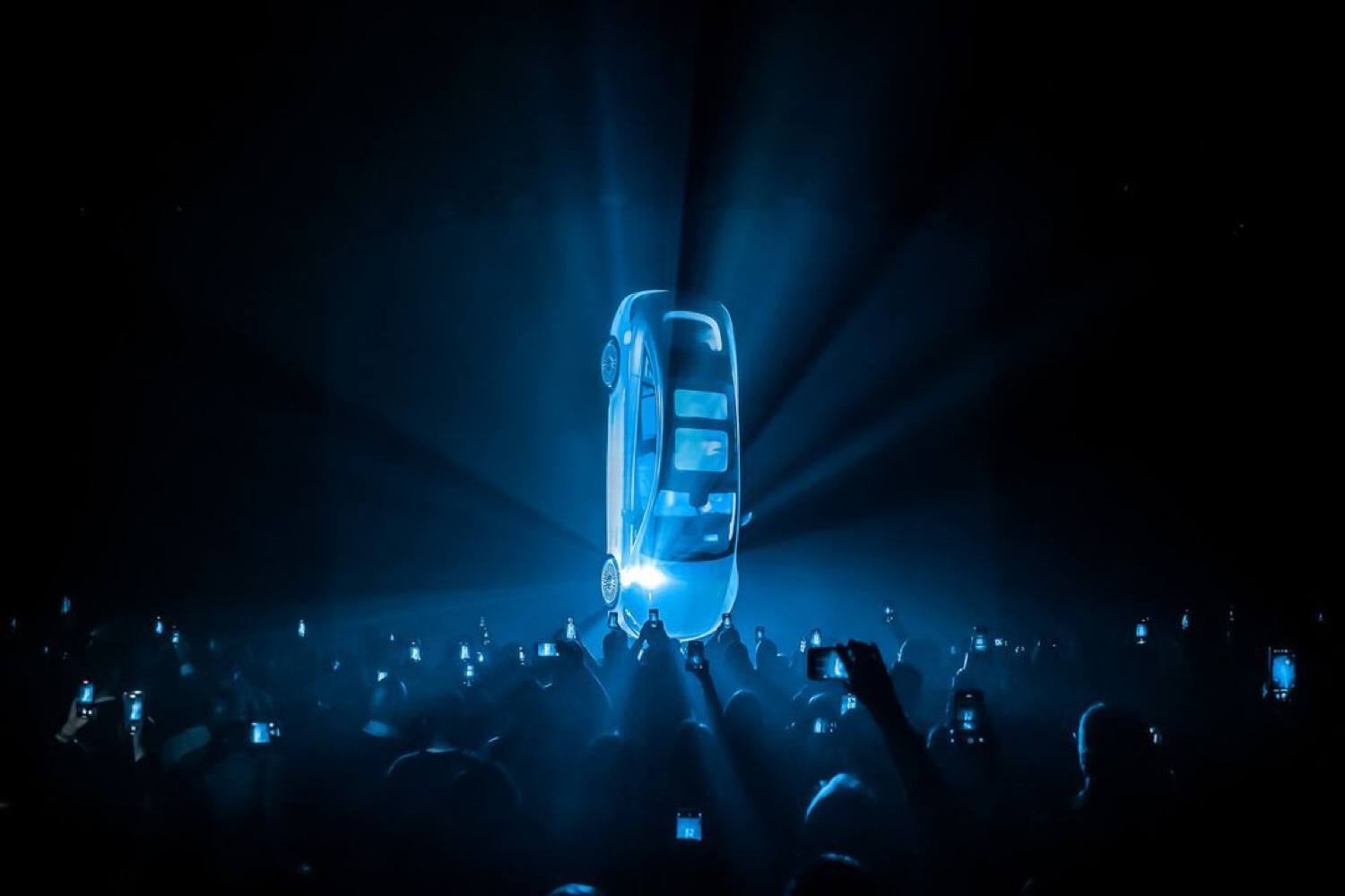 Mercedes-EQ — EQS Premiere